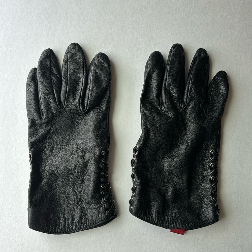 Black leather gloves made in Italy.   sz 8 great condition.